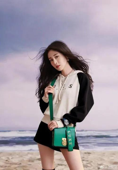 张碧晨白色纱裙造型好美，惊艳时刻的绝美风采