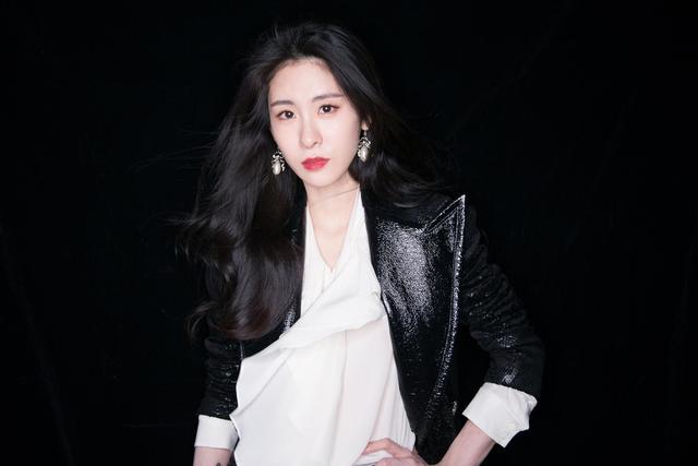 张碧晨白色纱裙造型好美，惊艳时刻的绝美风采