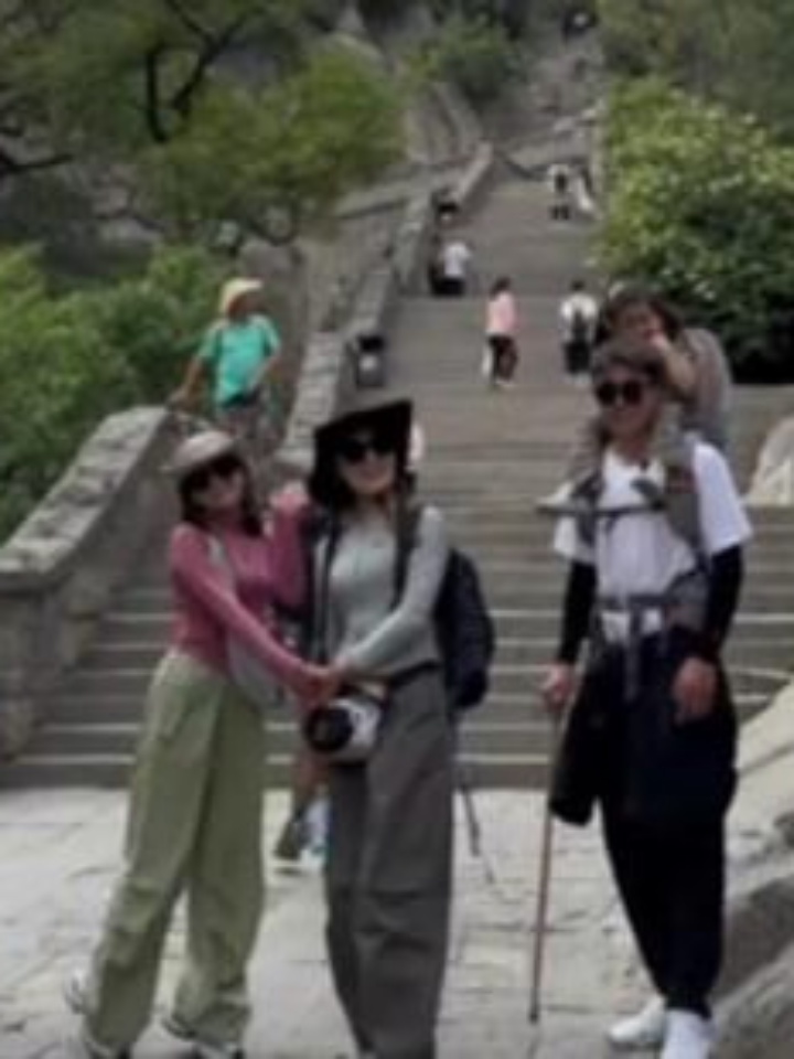 体育生毕业做泰山陪爬，年入三十万，青春热血与坚韧的完美结合
