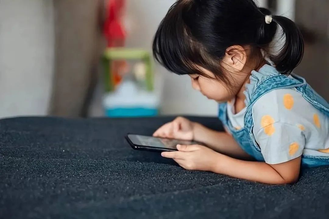 委员建议把手机还给孩子，解锁数字时代的亲子沟通新姿势