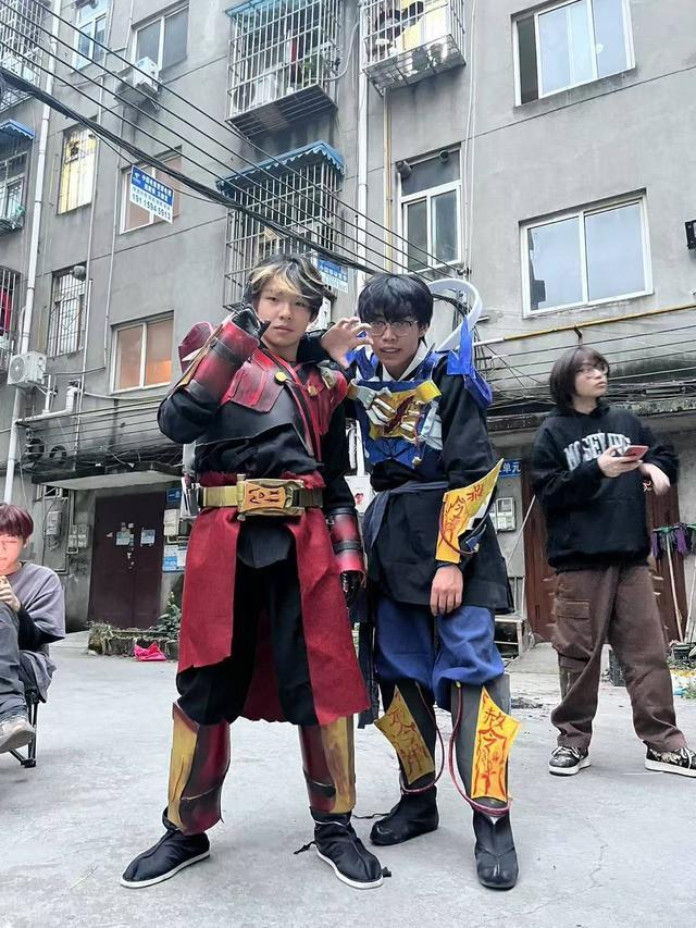 大学生用手机拍出四川版铠甲勇士，时代与创意的完美结合