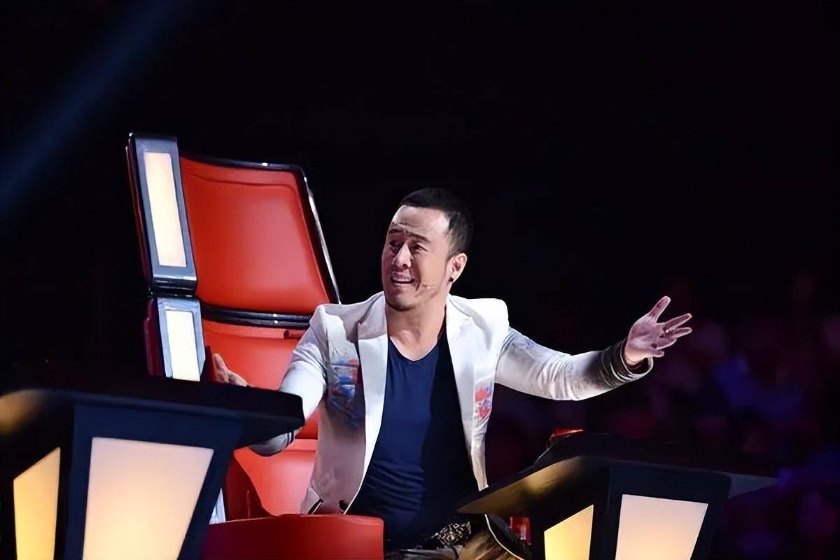 揭秘综艺节目模仿杨坤的现象，谁成为了模仿的焦点？