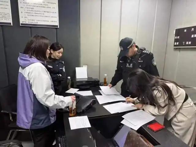 百万网红拒还债被捕，网络时代的道德底线与法律红线