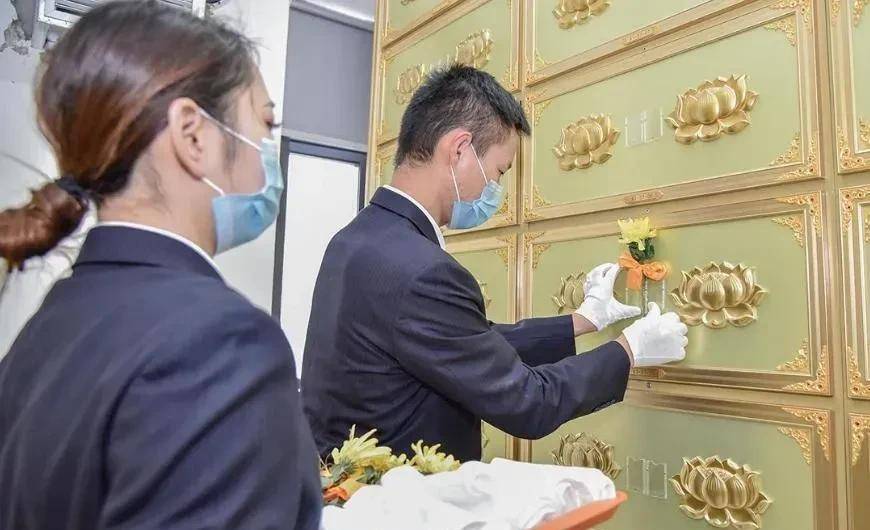 小区居民楼内存放骨灰现象探讨