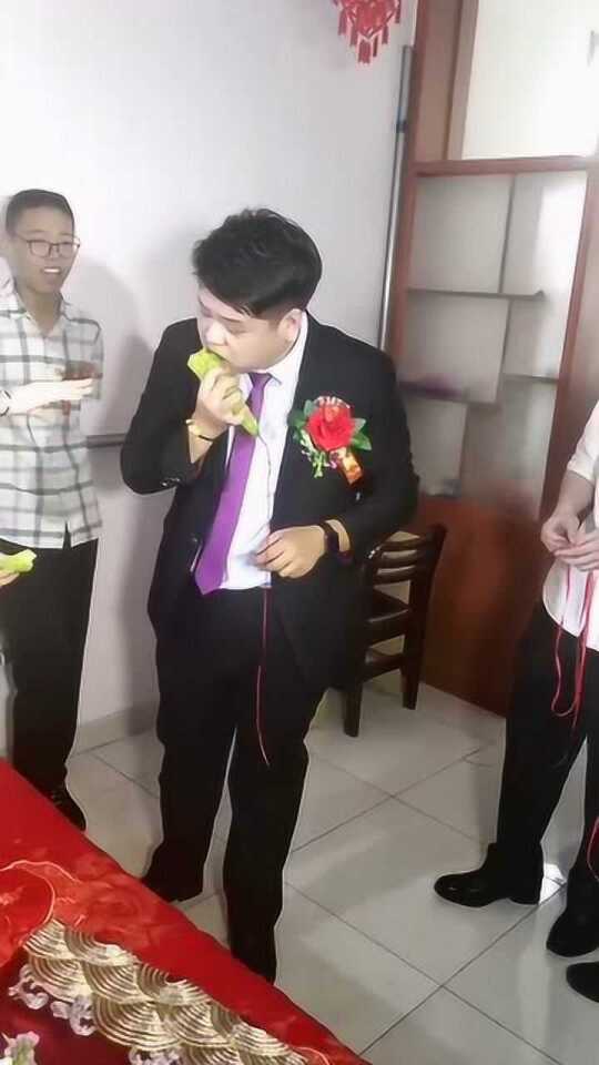 婚礼现场意外之喜，新郎的神秘槟榔时刻