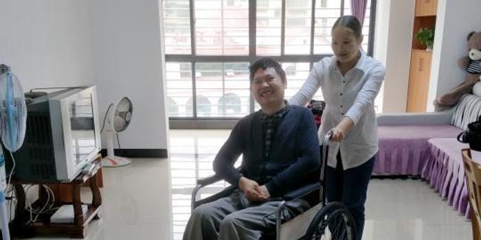 偏瘫丈夫，挑战与希望并存