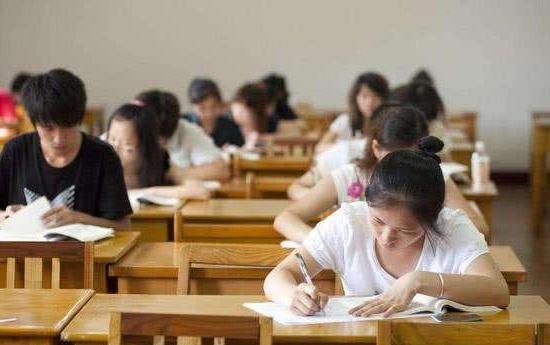 打破内卷现象，8年制大学的新机遇与挑战