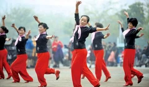 老外在中国跳广场舞瘦了整整60斤视频，跨文化下的健身奇迹