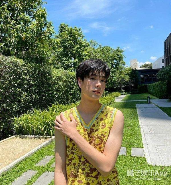 虞书欣林一、十指紧扣的浪漫转圈圈