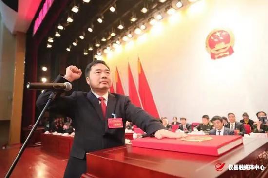 他做县长，县长的角色与挑战