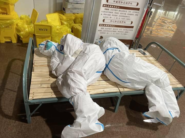 高速追尾起火致90后夫妻不幸身亡的悲情与反思