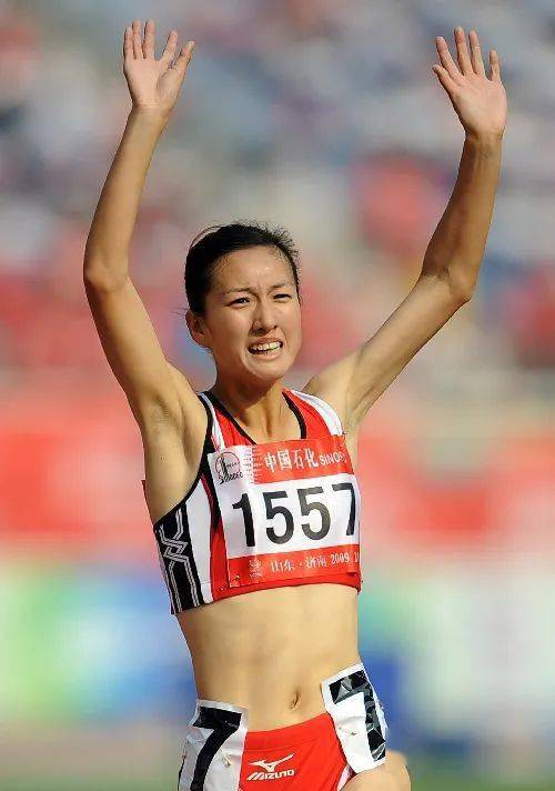 中国女子800米跑，速度与意志的较量
