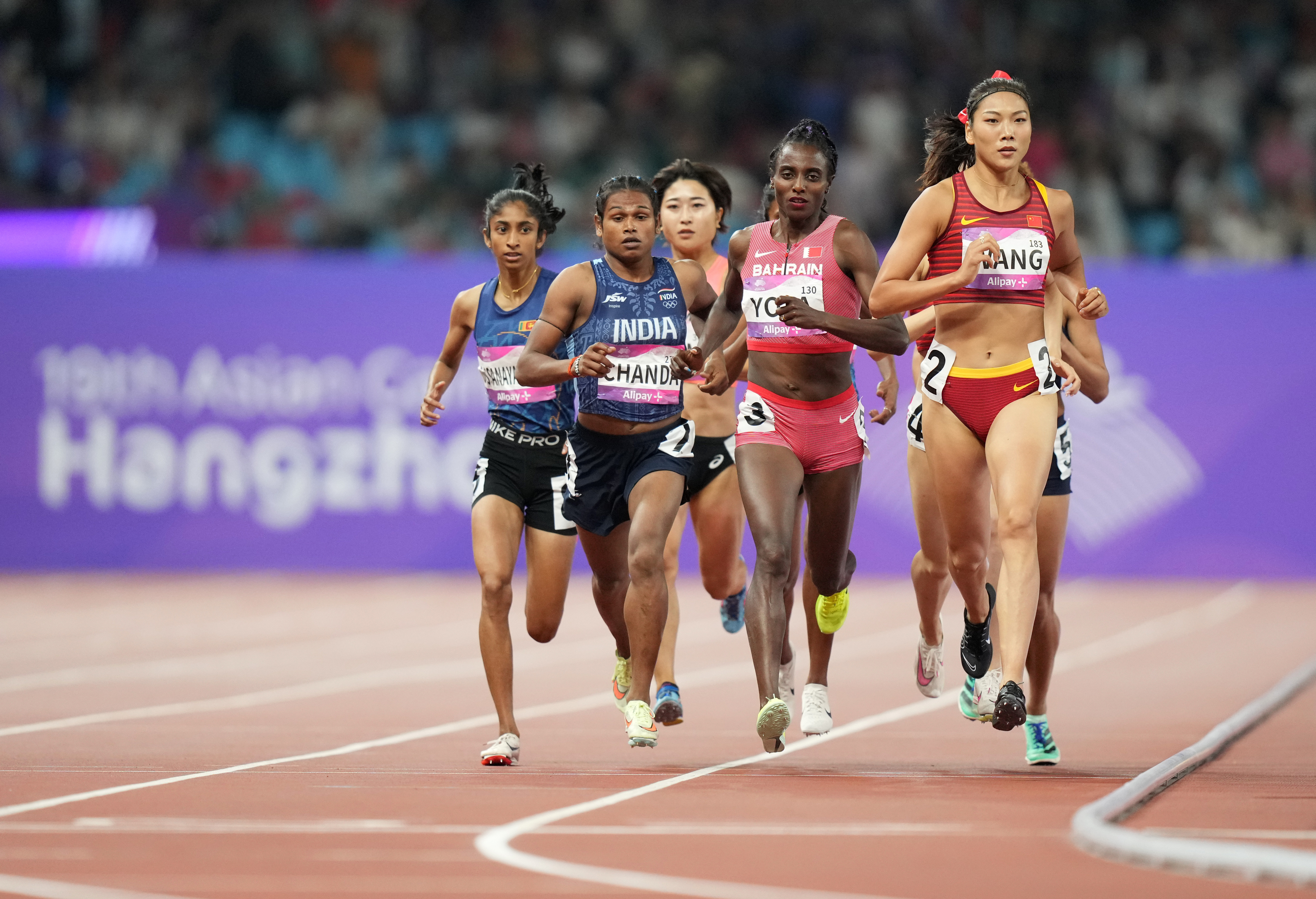 中国女子800米跑，速度与意志的较量