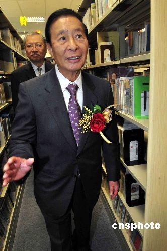 李兆基罕见采访视频，孙仔越多越好