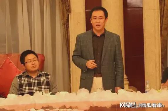 许家印两儿子，聚焦背后的故事
