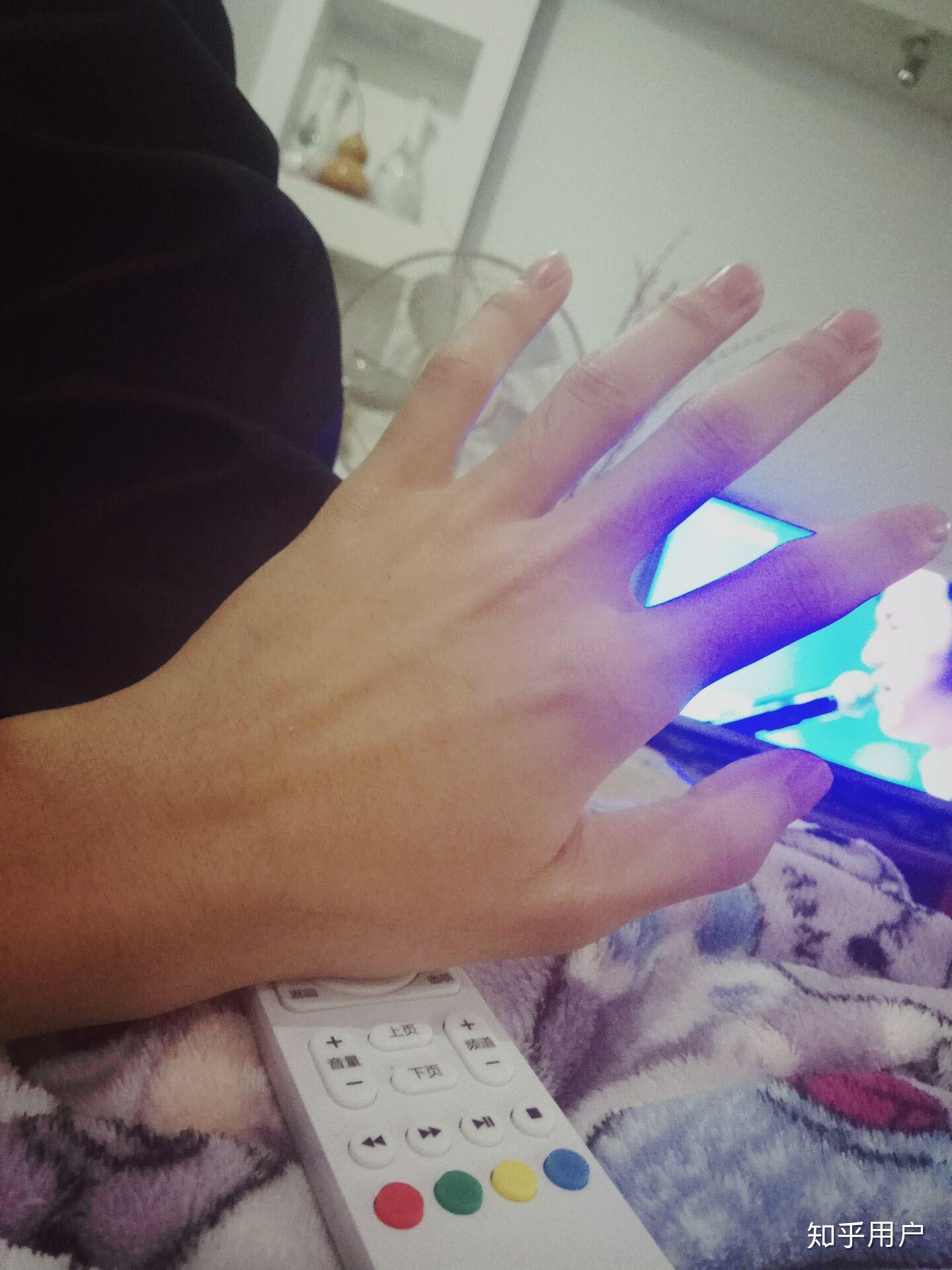 女生手卡在男生嘴里，是种怎样的感觉？
