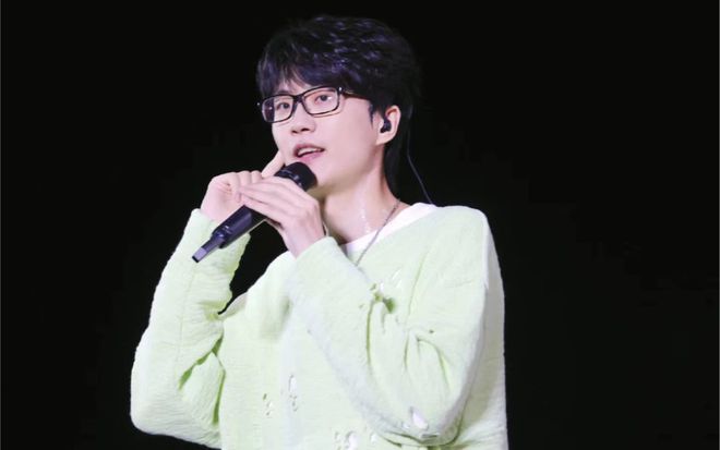 男歌手欢子宣布复出，音乐界的热烈回响