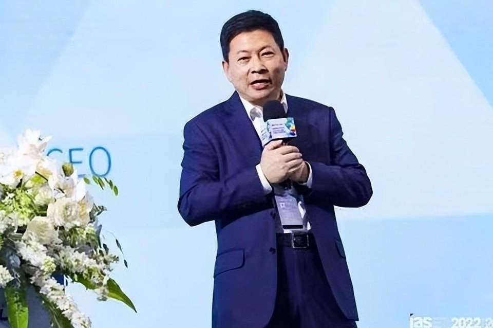 余承东哽咽宣布，华为的新征程与挑战