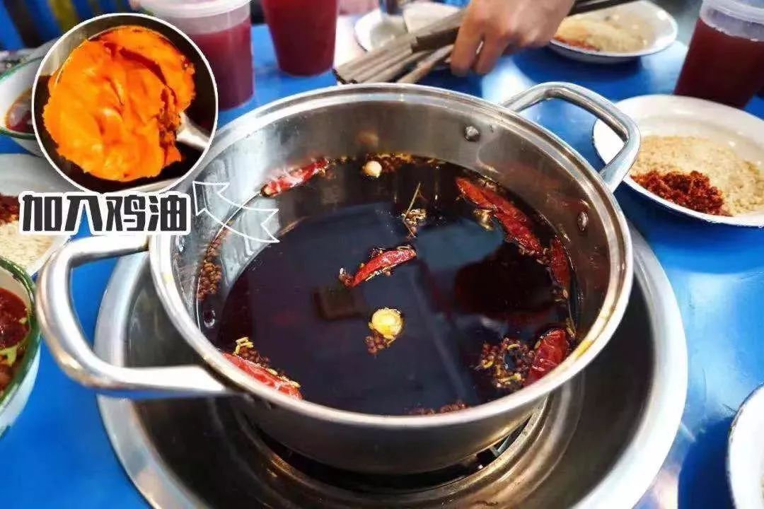 小伙晒火锅店锅底制作全程，探寻传统与现代的完美融合