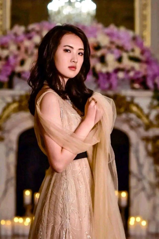 孟晚舟支持姚安娜，跨界合作的力量与姐妹情深