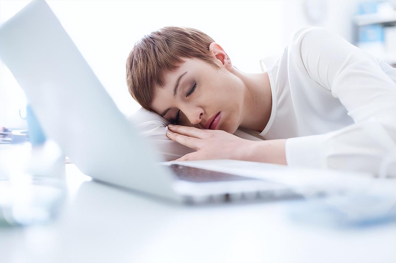 一天睡1小时够吗？关于睡眠的真相与误区