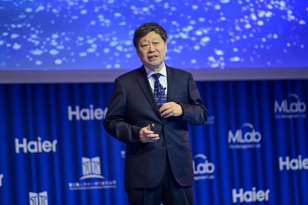 海尔老总简历，一位引领家电巨头的传奇人物