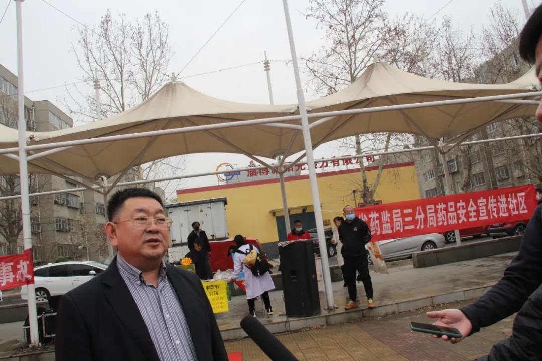 北大毕业生做正骨被踢出班级群，职业选择与社会认同的反思
