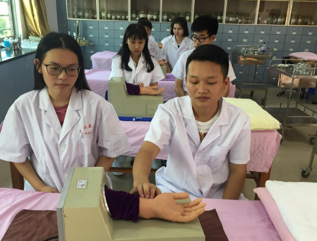 揭秘中医系神秘人物，把脉恩师之女性记忆