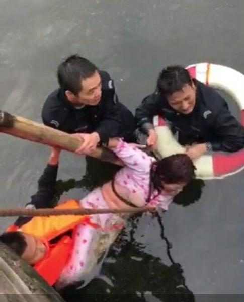 女童掉入黄河溺水，众人接力营救——社会正能量的温暖传递