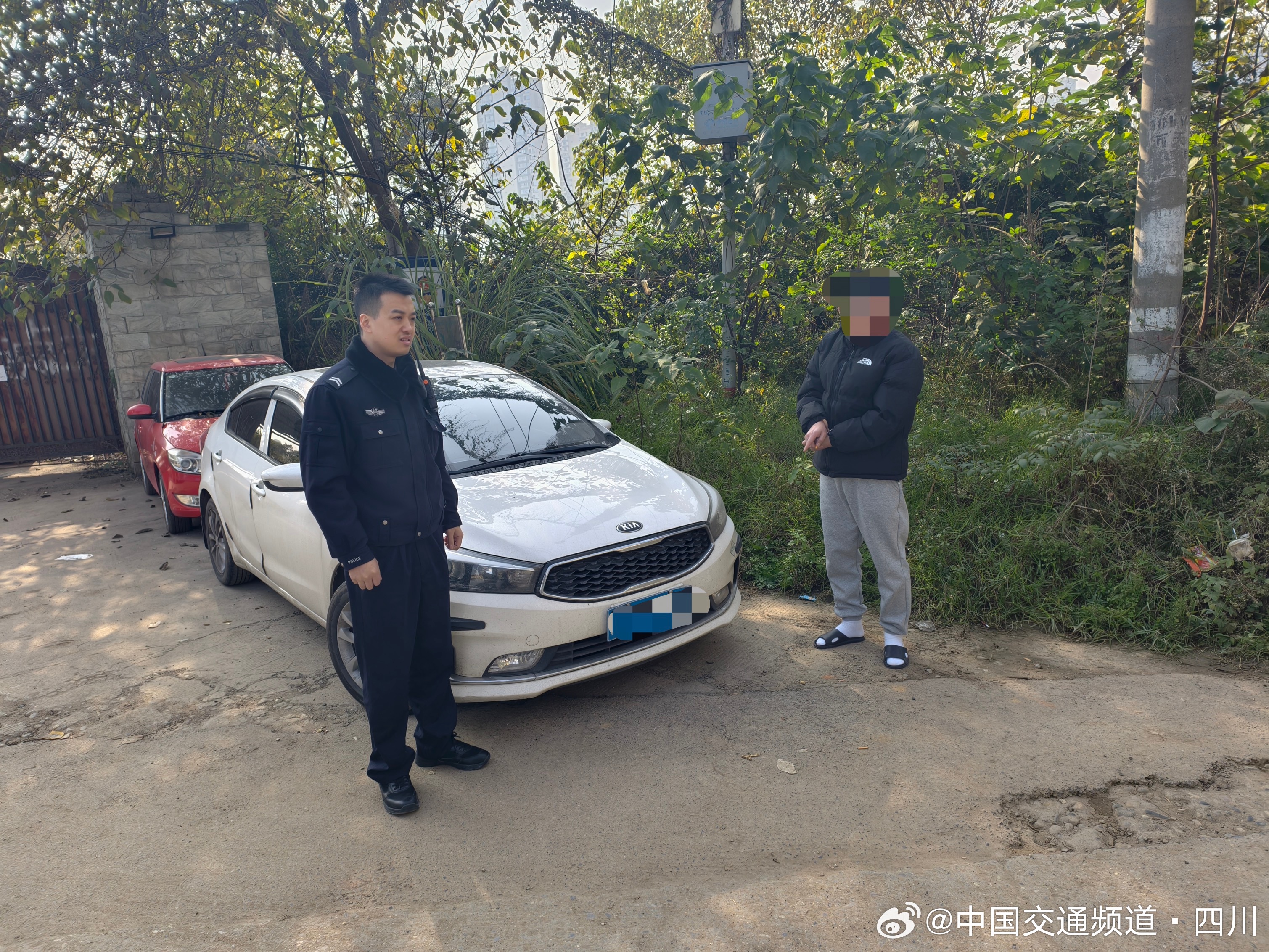 逃犯驾车冲撞民警事件处理全解析