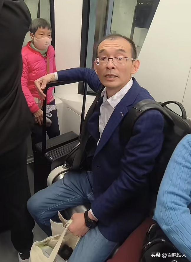 谢爸带全家人送谢浩男回学校