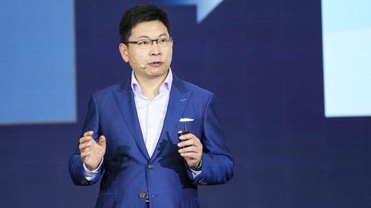 余承东首次对话刘亦菲，跨界碰撞，共创未来