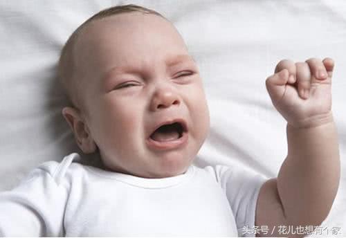 宝宝掉地上哭了又睡了，有事吗？全面解读与应对建议
