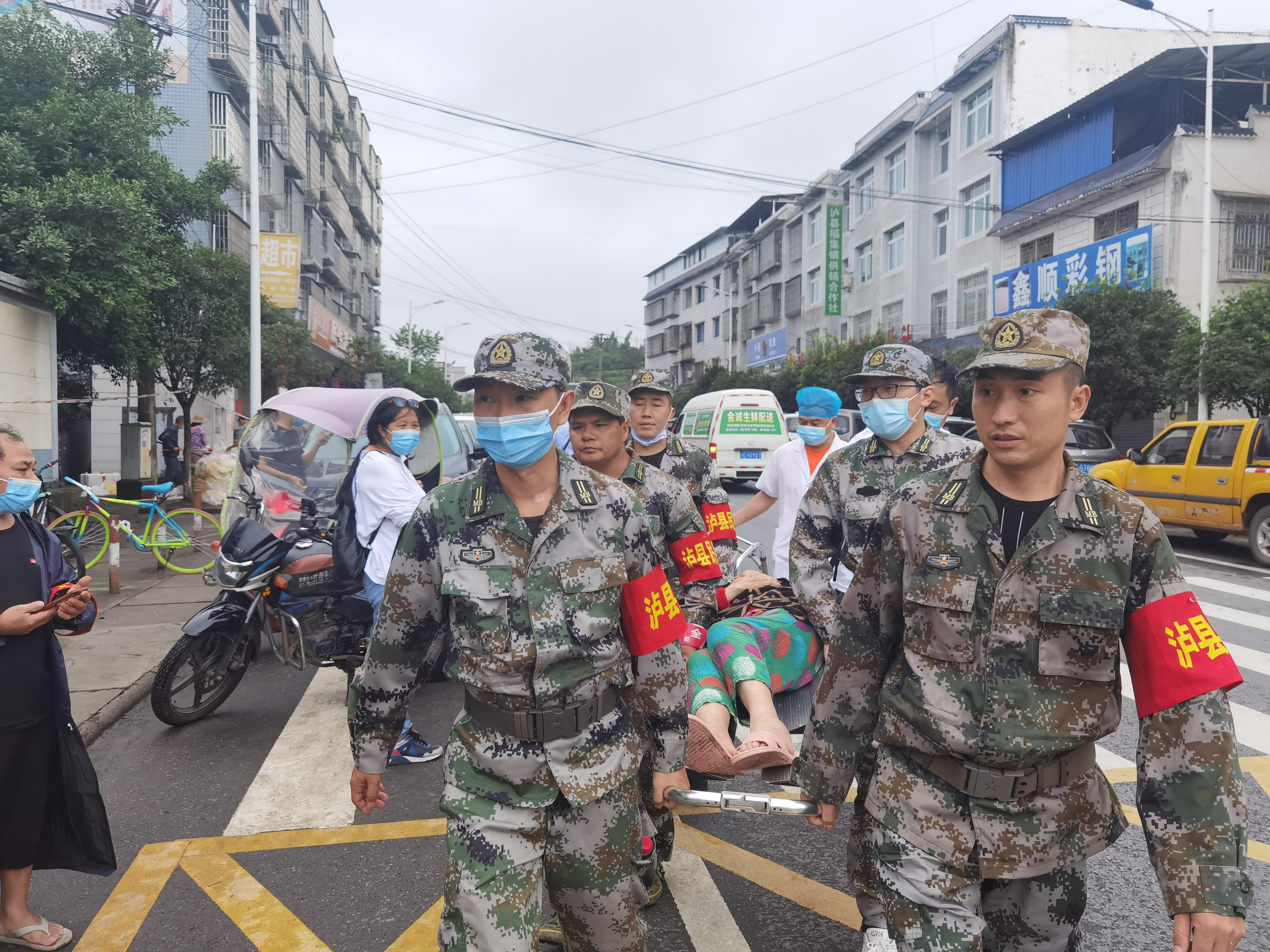 四川泸州遭遇罕见地震，直面灾难，心系伤亡