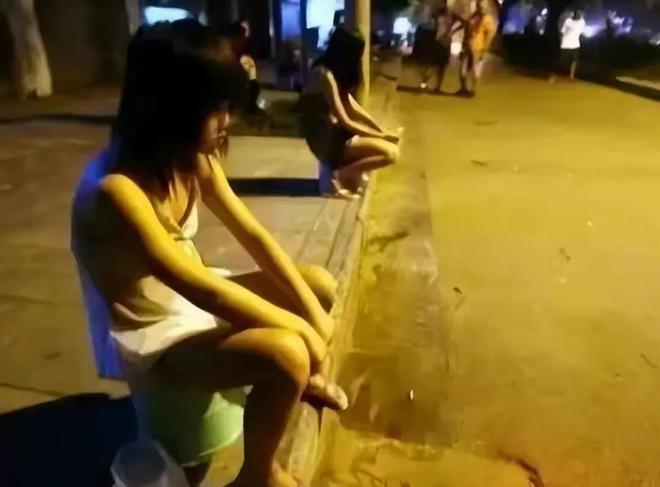 两女孩在鬼屋遭强制猥亵事件，一人获刑，警示社会