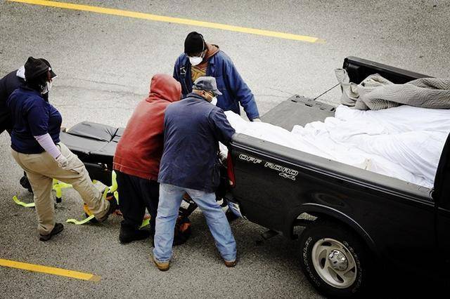 美国55万人死亡背后的故事