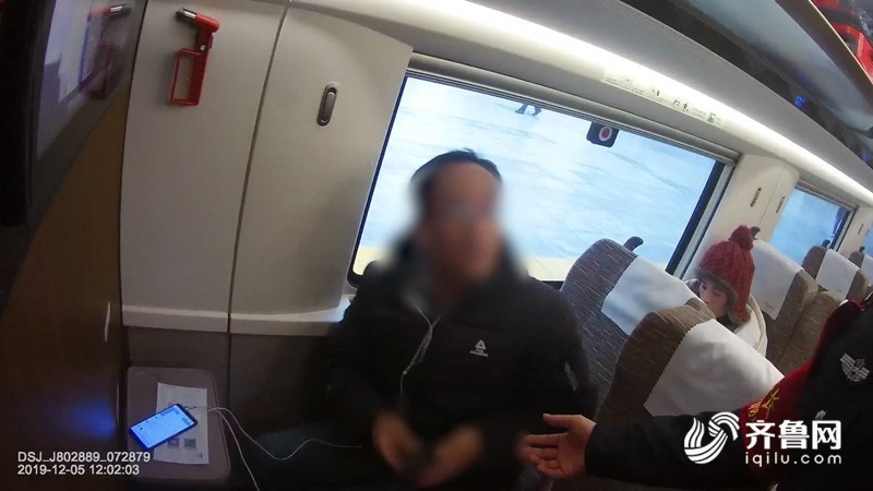 老赖坐高铁被拘，1小时内答应还570万，失信行为的警示与反思