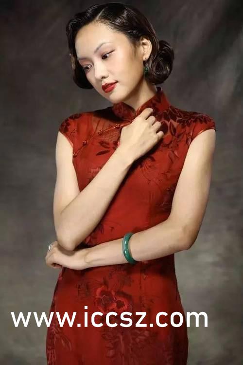 女主播胸部整形后竟成广告新宠？探究背后的真相