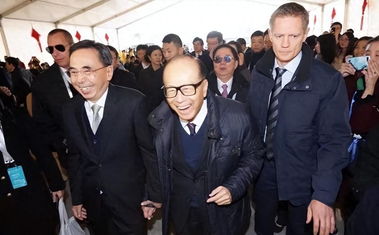原驻美大使回应李嘉诚港口交易行为，深度解读与观察