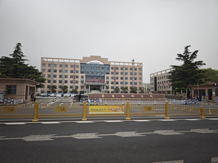 任教31年教师临近退休突遭解聘，时代的警钟还是教育的悲哀？