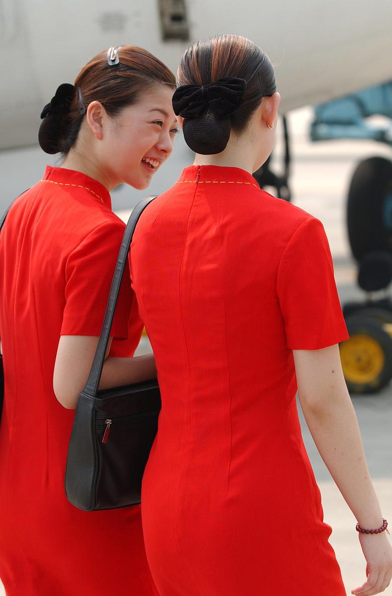 男子偷拍空姐被政法委干部抓现行事件深度解析