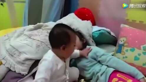 姐弟拍视频的日常，姐姐的指导与弟弟的泪目