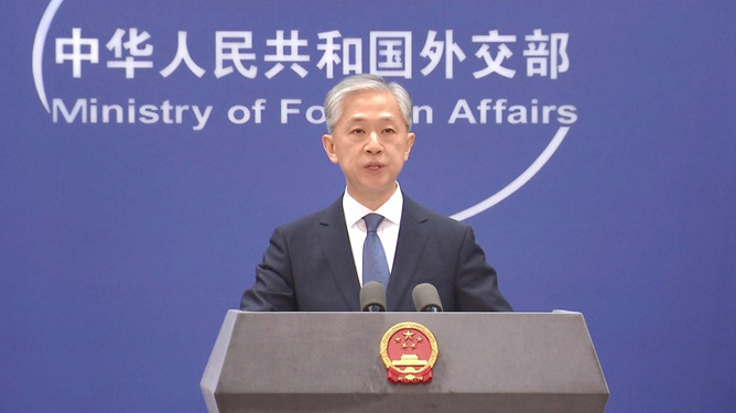 外交部回应解放军位台岛周边演训，坚定维护核心利益，展示决心与担当
