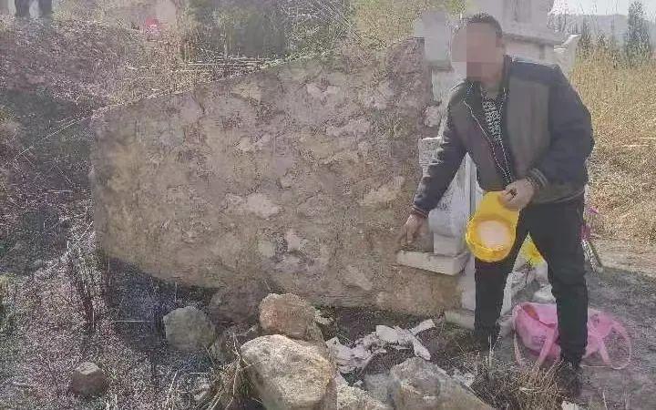 男子上坟时被抓背后的故事，警方揭秘与山林间的纠葛