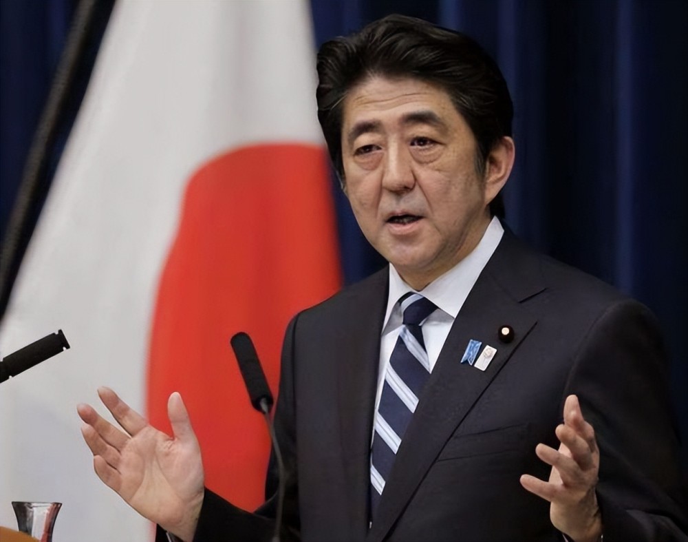 特朗普谈日本关税时忽然缅怀安倍晋三、一段跨越国界的友谊与经贸纠葛