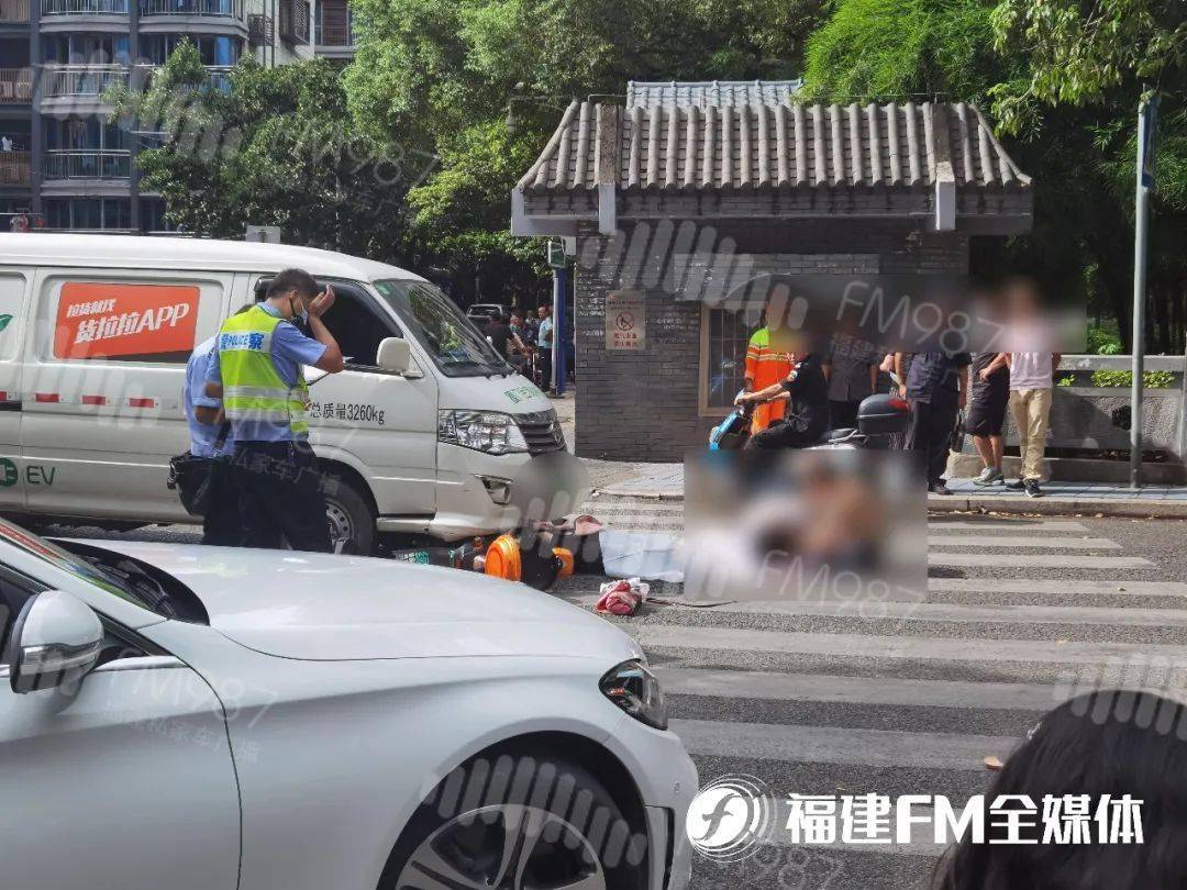 目击者讲述22岁女骑手车祸细节