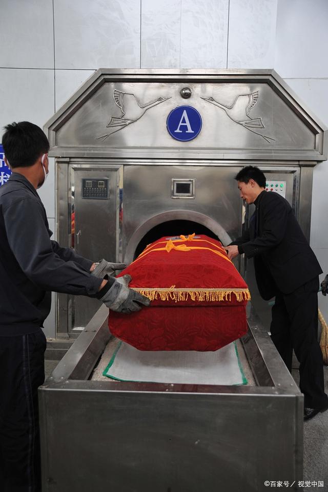 火化时人意外苏醒，生死之间的奇迹还是传说？