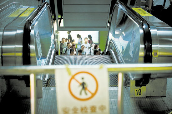 深圳地铁扶梯逆行踩踏事件，深度剖析与反思
