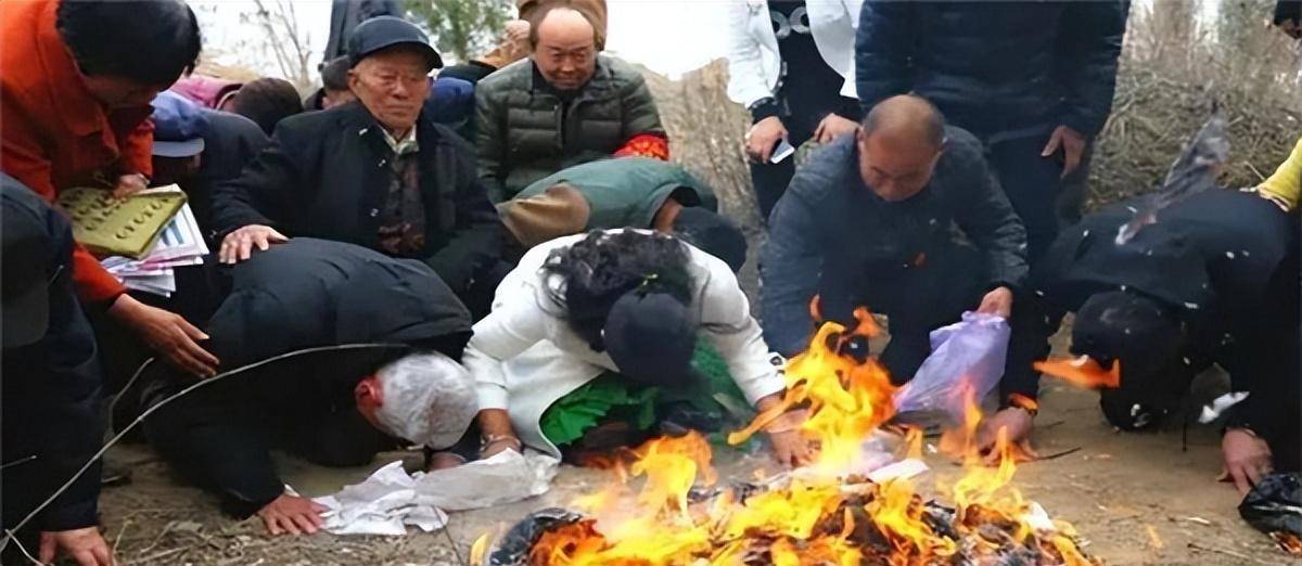活人被云祭奠六年，访问量超四万次，数字背后的真相与反思