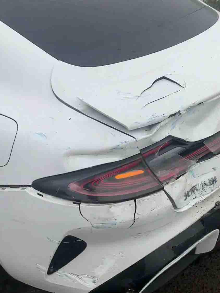 小米SU7遭遇黑色轿车事故，细节揭秘与后续关注